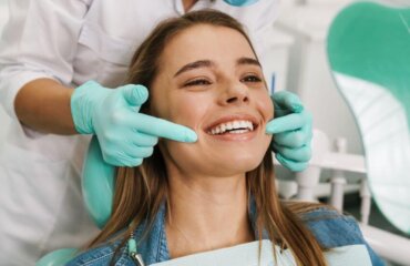 Wybielanie zębów u dentysty - ile kosztuje i jak wygląda