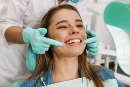 Wybielanie-zębów-u-dentysty-jak-wygląda-i-jaki-koszt Wybielanie zębów u dentysty - ile kosztuje i jak wygląda
